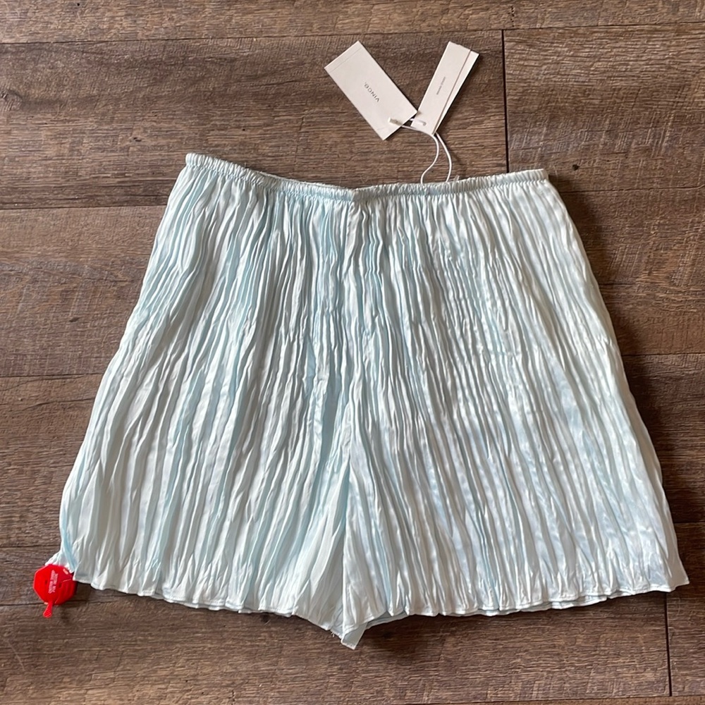 NWT Vince. Crush pleated Shorts